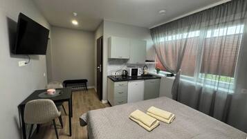 1 habitación, internet y ropa de cama