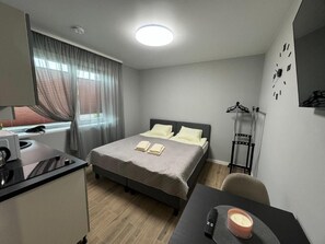 1 bedroom, internet, bed sheets