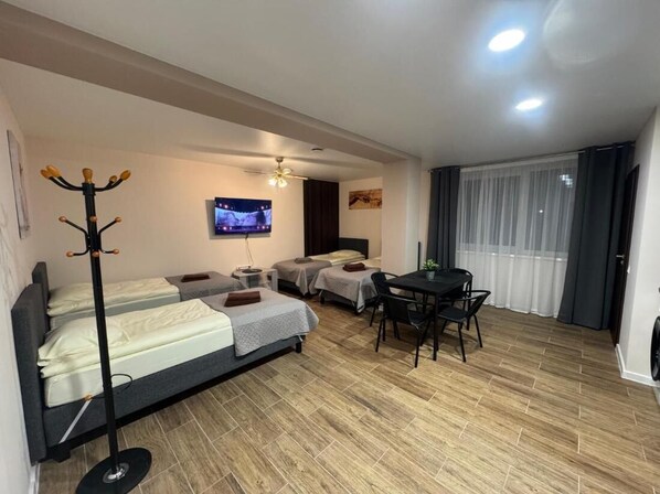 1 habitación, tabla de planchar con plancha, internet y ropa de cama 