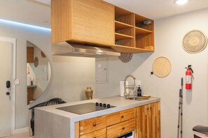 Private kitchen - Trendy Brickell 2bd/2bth Free Parking Apt 3 (Miami)