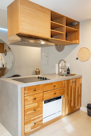 Private kitchen - Trendy Brickell 2bd/2bth Free Parking Apt 3 (Miami)