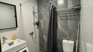 Shower, hair dryer, towels - Guesthouse Imperia 8 (Šiauliai)
