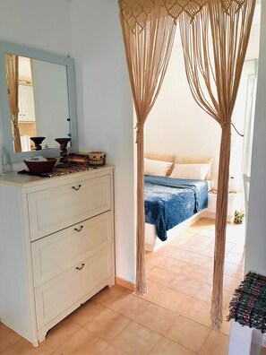 1 bedroom, iron/ironing board, Internet, bed sheets - Casa Filareti-4pax studio with city view (Ios)
