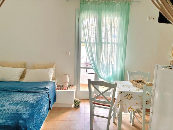 1 bedroom, iron/ironing board, Internet, bed sheets