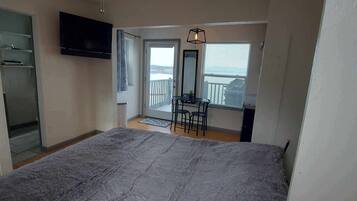 Silitysrauta/-lauta, Wi-Fi, vuodevaatteet