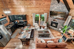 Fernseher, Kamin, Videospiele, Bücher