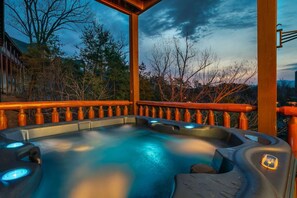 Outdoor spa tub - Scenic 4-Bed Cabin with Resort Pools & Golf (Sevierville)