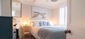 4 habitaciones, tabla de planchar con plancha, wifi y ropa de cama 
