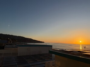 Terrace/patio - Oceanfront 1 BR w/ Pool and Heated Pool (Redondo Beach)