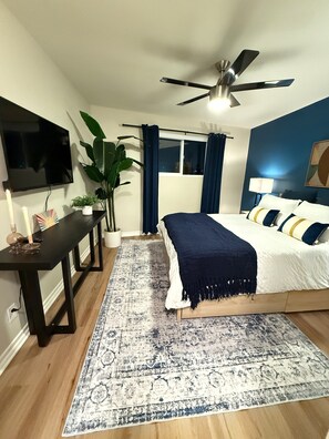 1 bedroom, in-room safe, desk, iron/ironing board - Oceanfront 1 BR w/ Pool and Heated Pool (Redondo Beach)