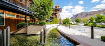 Chelan Resort Suites: Water Sunset #303