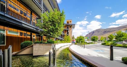 Chelan Resort Suites: Water Sunset #303