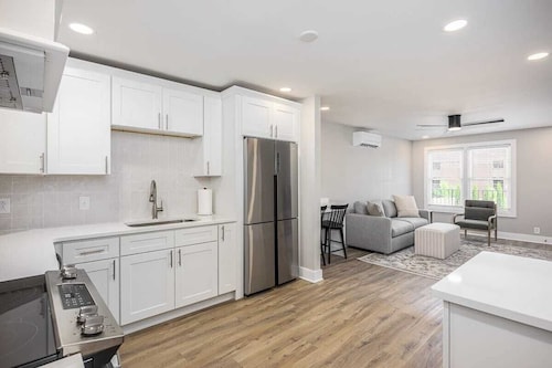 24-guest Retreat The Nomad: Studio x2, 1BR x4