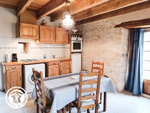 Kjøleskap og mikrobølgeovn