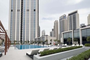 A heated pool - New 1BR in Creek Island with Balcony, Pool & Gym (Dubai)