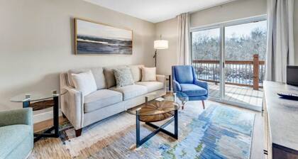 Luxury Waterfront Creekside, In/Out Pools & View!