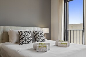 3 chambres, coffres-forts dans les chambres, fer et planche à repasser