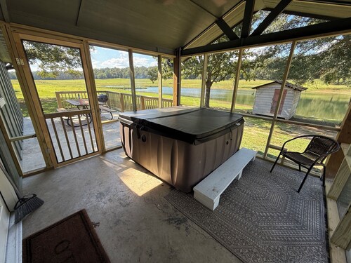 Private and secluded 4-bedroom farmhouse minutes from Lake Greeson