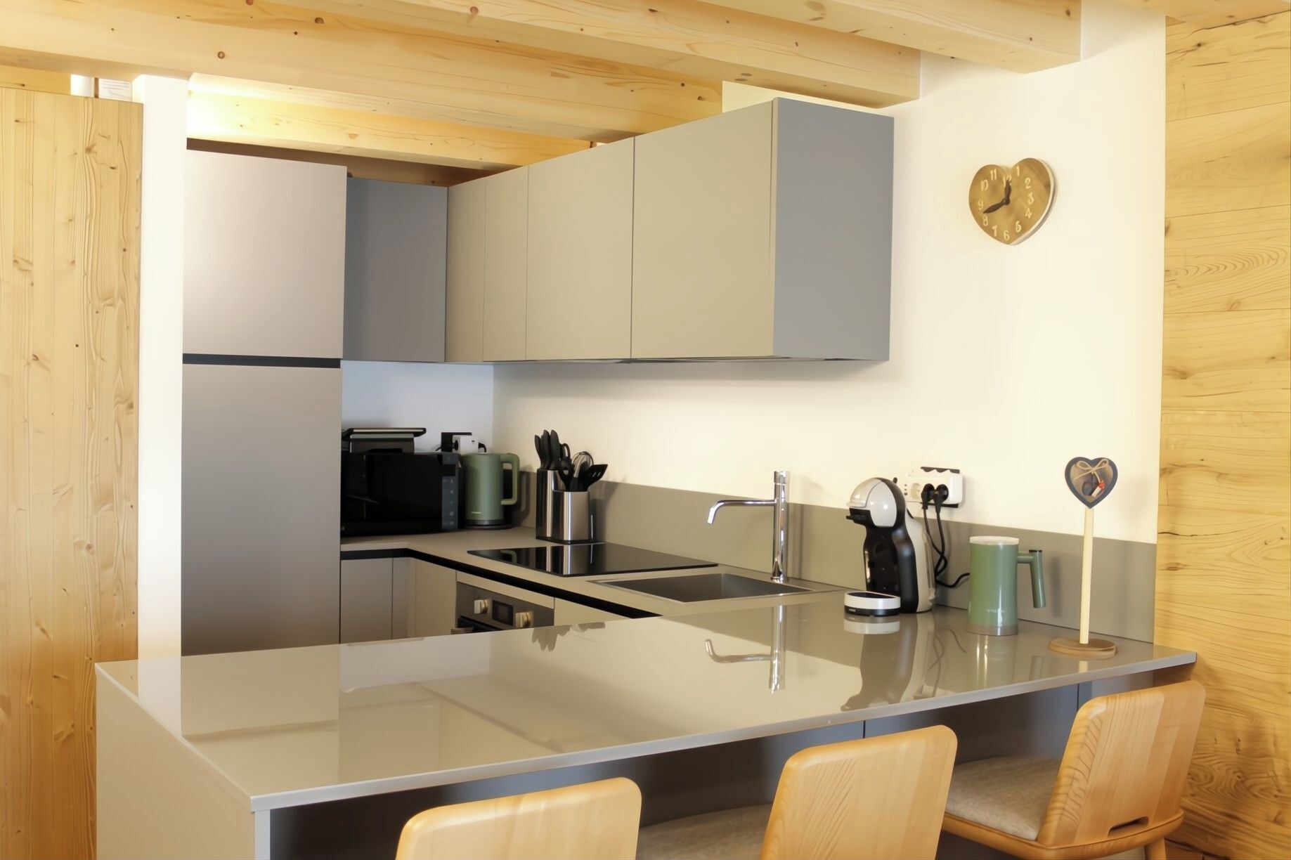 Réfrigérateur, micro-ondes, four, plaque de cuisson