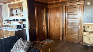 المنشأة من الداخل