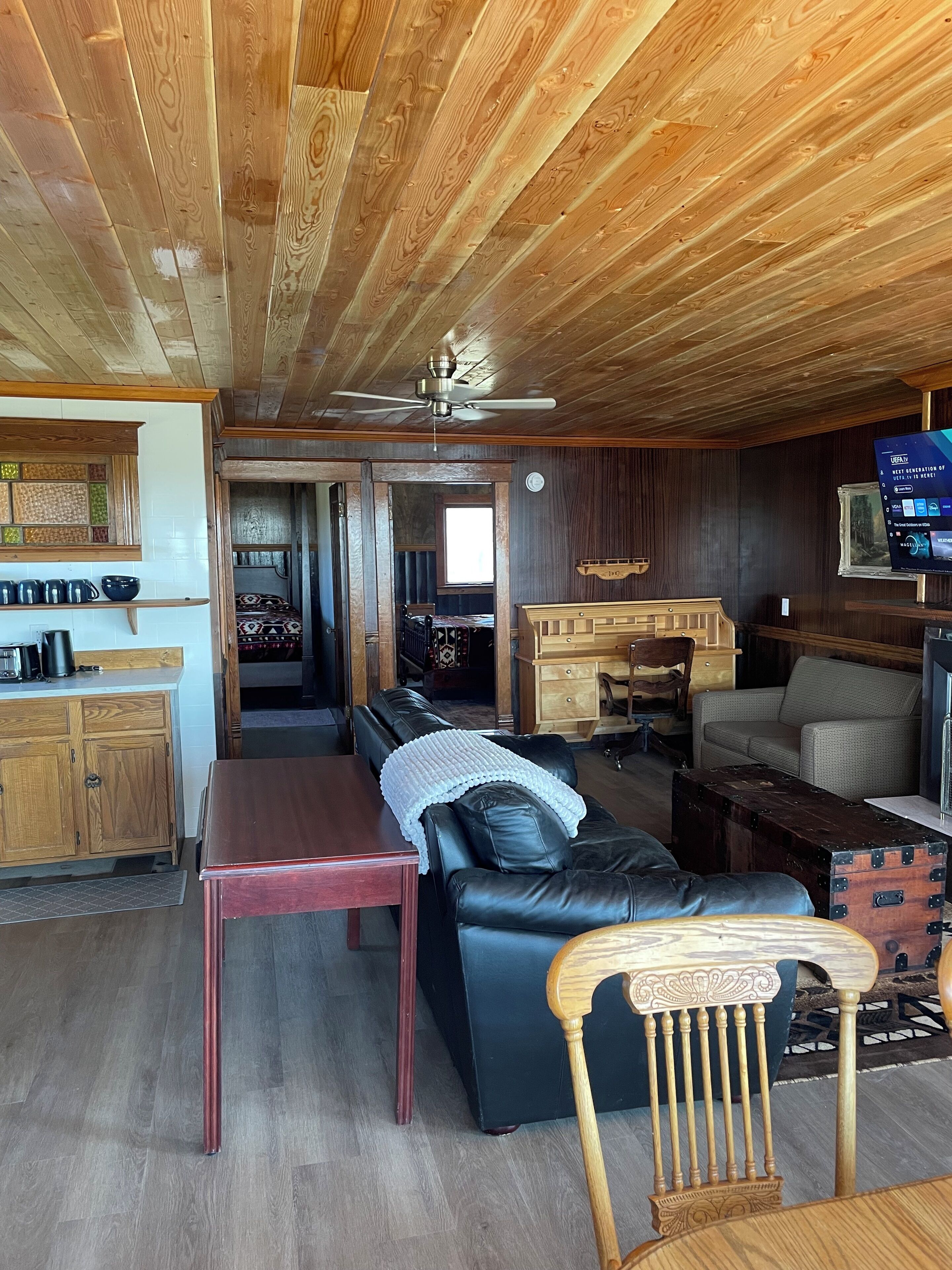 Smart TV, fireplace