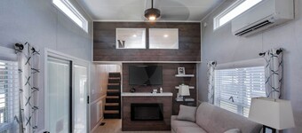 Charming cabin 14 in Hamilton with AC - perfect for a cozy getaway 