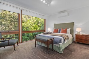 5 bedrooms, desk, iron/ironing board, free WiFi