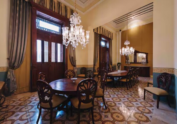 Luxury House, Private Pool | Dining room