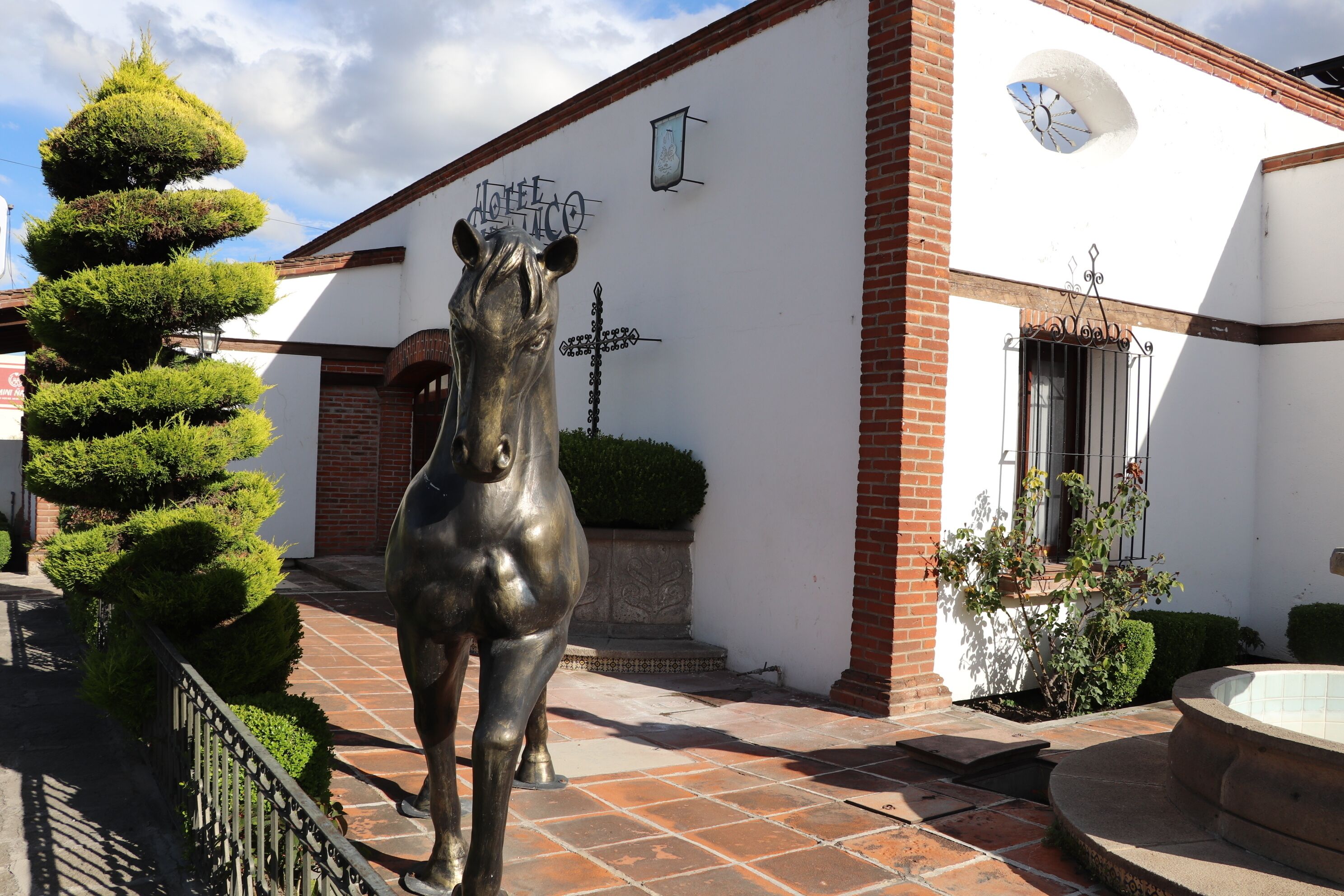 Vista frontal de la propiedad