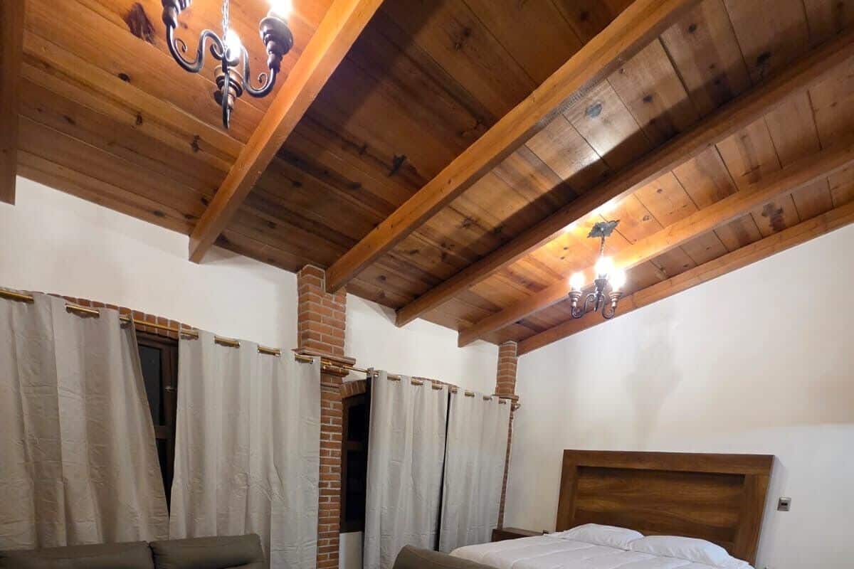 Suite superior, vistas al patio | Ropa de cama de alta calidad y colchones viscoelásticos