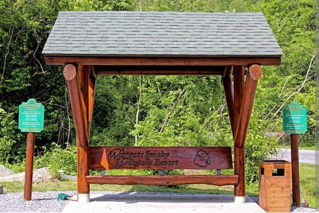 A wooden bench with a sign for Westgate Smoky Mountain Resort.
