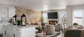 Urban Zen - 4 Bedroom Home - Kennewick