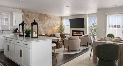 Urban Zen - 4 Bedroom Home - Kennewick