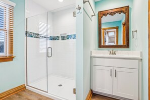 Shower, towels - PI-4 "Don't Blink" Saturday-Saturday   Private pool!  Hot tub!   Minutes to the beach! (Corolla)