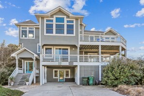 Exterior - PI-4 "Don't Blink" Saturday-Saturday   Private pool!  Hot tub!   Minutes to the beach! (Corolla)