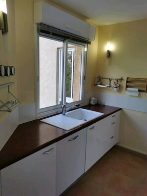 Fridge, microwave, dishwasher, toaster