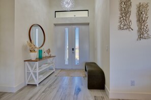 Interior - VILLA CASA DE SISA – HEATED POOL & SPA | CANAL VIEW | BOAT RENTAL + TOURS VOUCHER INCL. (Cape Coral)