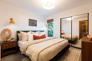 2 bedrooms, iron/ironing board, free WiFi, bed sheets