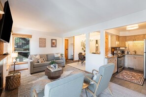 TV, fireplace