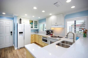 Fridge, microwave, oven, stovetop - Enjoy Sweeping Beach Views From Your Third Story Condo - Sandalfoot 1D3 (Sanibel Island)