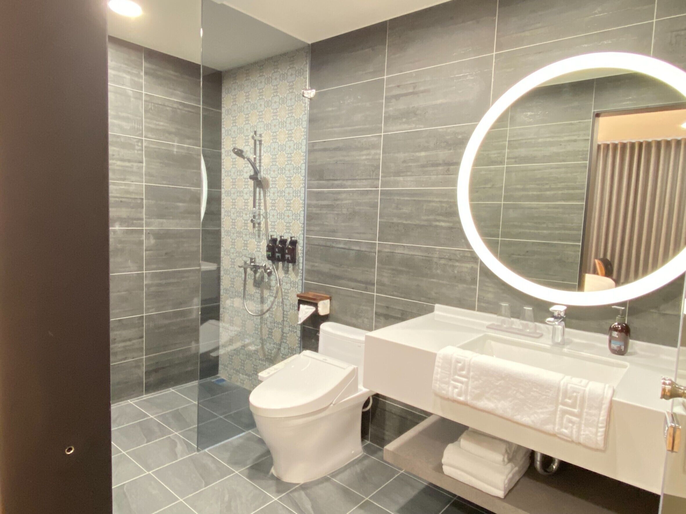 Luxury Double Room, Balcony, Mountain View | Bathroom | Shower, hair dryer, slippers, towels