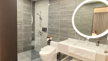 Luxury Double Room, Balcony, Mountain View | Bathroom