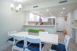 Dining - Step Out On The Sands Of Sanibel Island From Your 1st Floor Condo - Sandalfoot 4C1 (Sanibel Island)