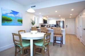 Dining - Ocean-view condo in Sanibel Island, 2BR/2BA, steps to the beach - Sandalfoot 5A2 (Sanibel Island)