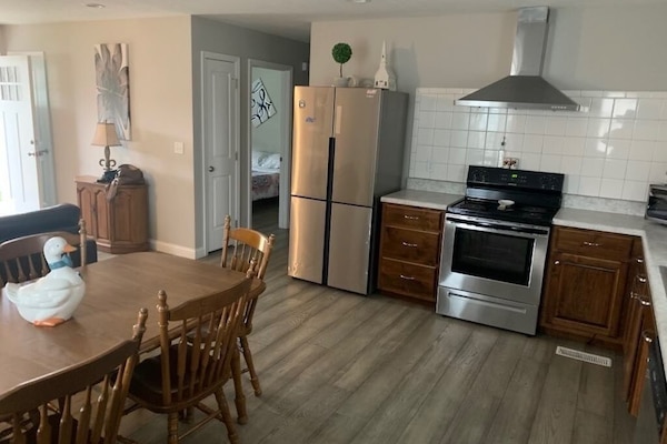 Geladeira, micro-ondas, fogão, cooktop