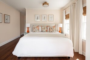 2 slaapkamers, een strijkplank/strijkijzer, gratis wifi, beddengoed