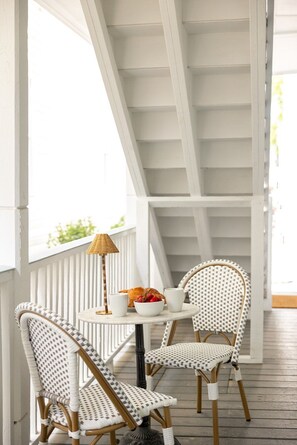 تناول الطعام بالخارج