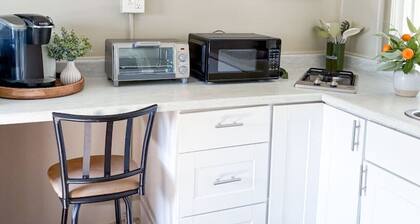 Teeny-tiny studio in Olde Town