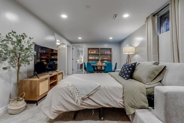 3 Schlafzimmer, Schreibtisch, Bügeleisen/Bügelbrett, WLAN