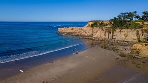 På stranden og solsenger
